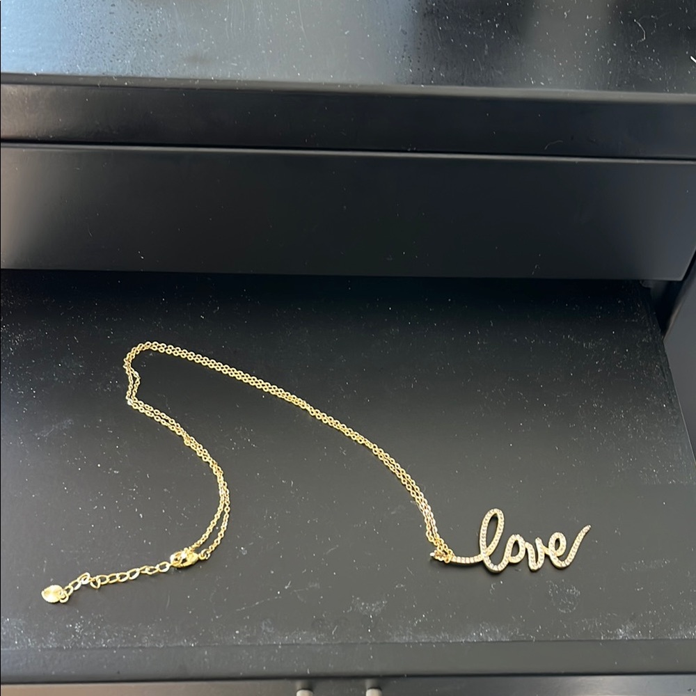 LOVE necklace 18”
Reversible 
Gold plated